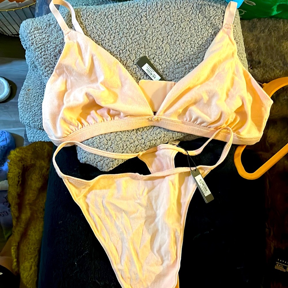 Brand new with tags skims set bra 4x thong 3x light pink limited